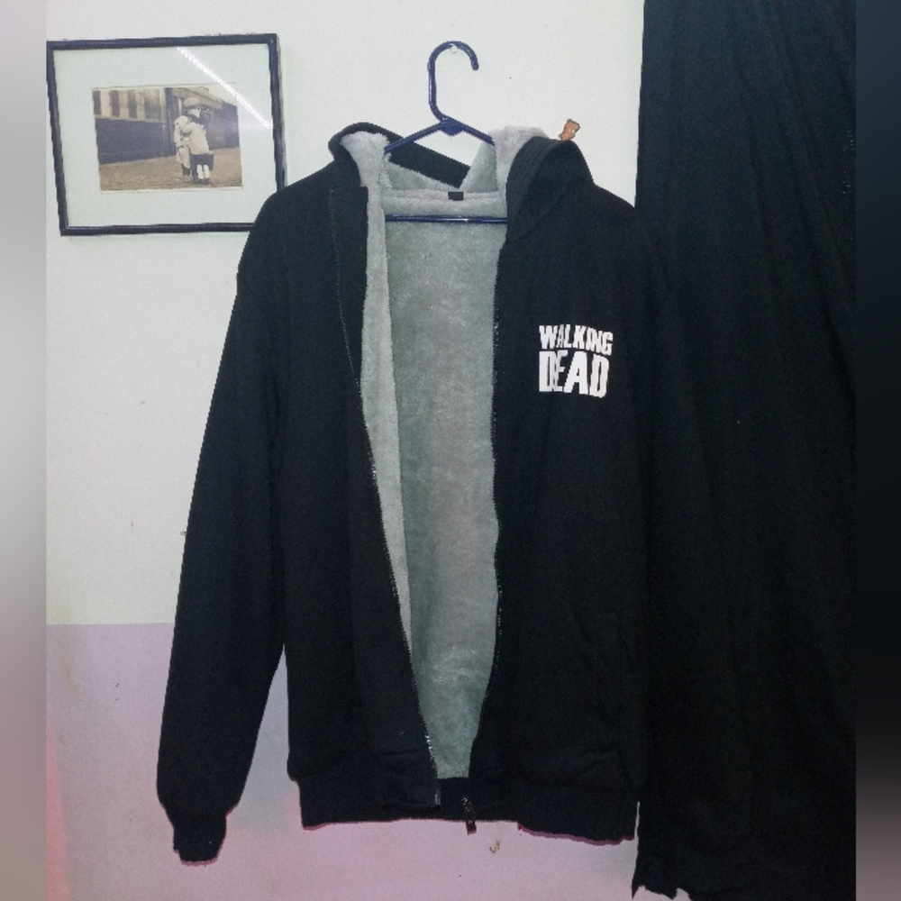 The Walking Dead Black zip up hoodie. Men's Size 2Xl. Slightly damaged on inside